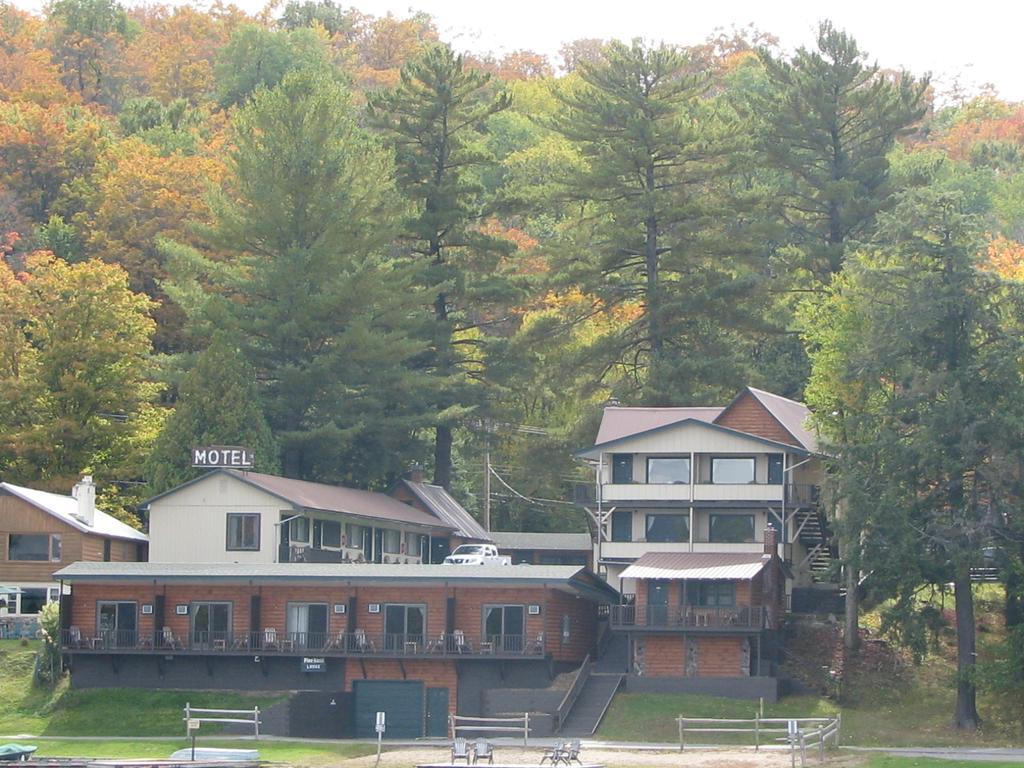 Pine Knoll Hotel Lakeside Lodge & Cabin Old Forge Oda fotoğraf