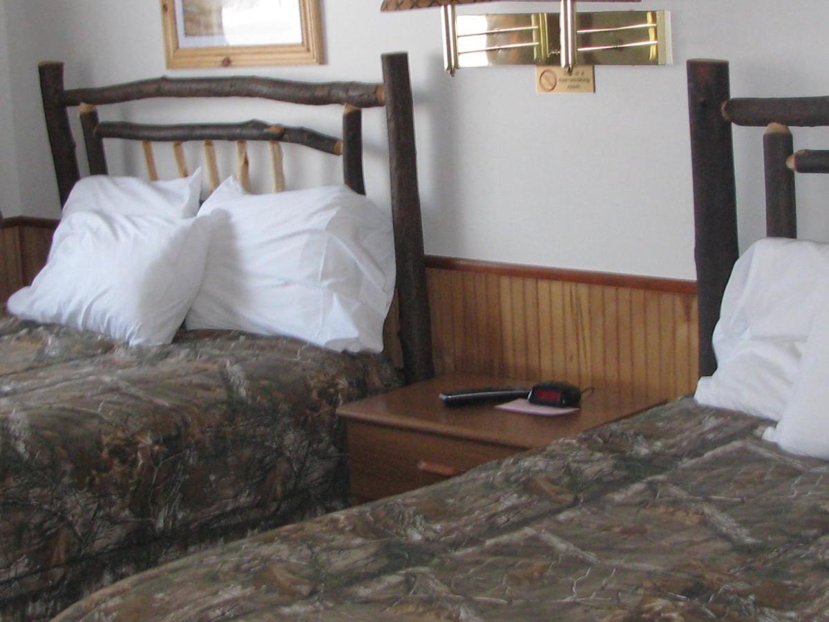 Pine Knoll Hotel Lakeside Lodge & Cabin Old Forge Oda fotoğraf